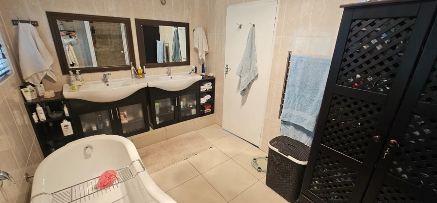 4 Bedroom Property for Sale in Protea Park North West